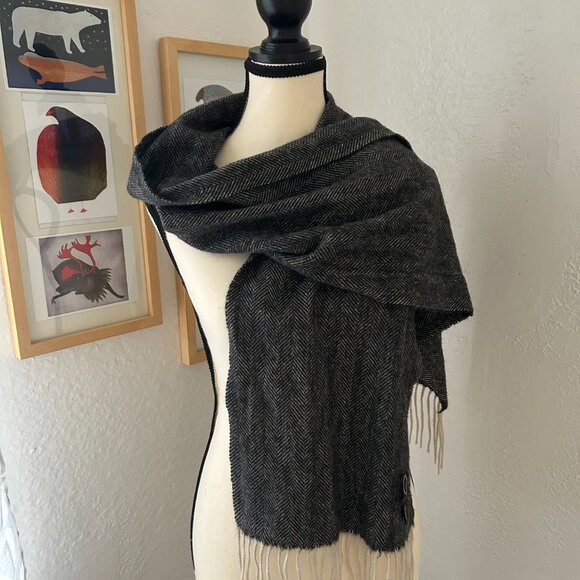 Ascot 100% Cashmere Scarf Made in Germany Black and Off White Herringbone - Picture 4 of 4